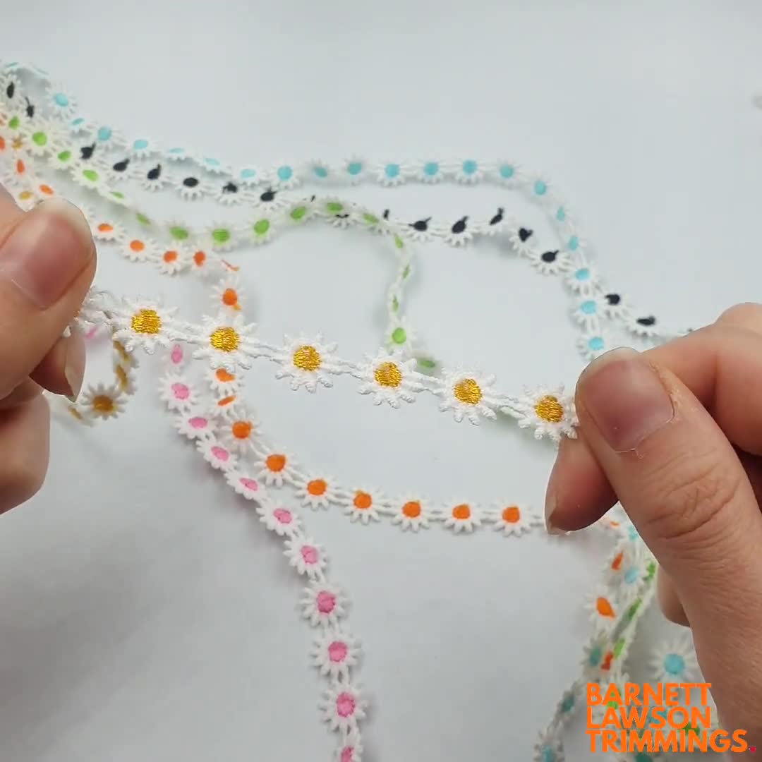 ※デイジー 新品未使用タグ付きレース帯 ホワイトデイジーレース（カラフルなセンター付き） - 12mm - メートル